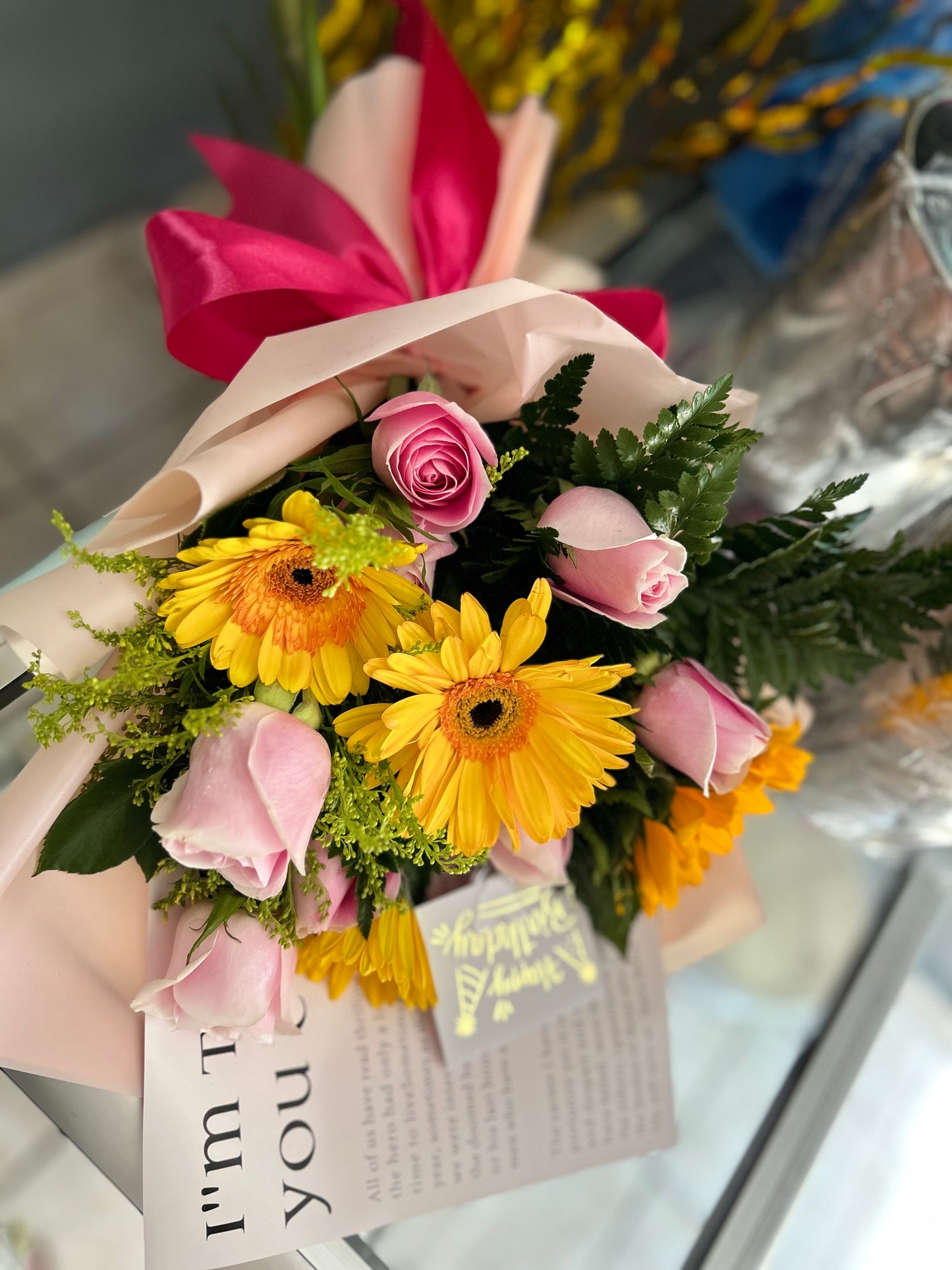 Ramo de flores amarillas combinado